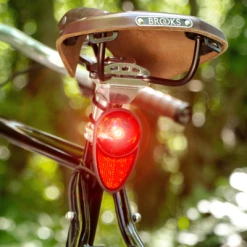 Eclairage Vélo Sans Pile Nova Reelight Sur Tige De Selle 10 Eclairage Vélo Sans Pile Nova Reelight Sur Tige De Selle -Remorques vélo Soldes eclairage velo sans pile nova reelight sur tige de selle full 5