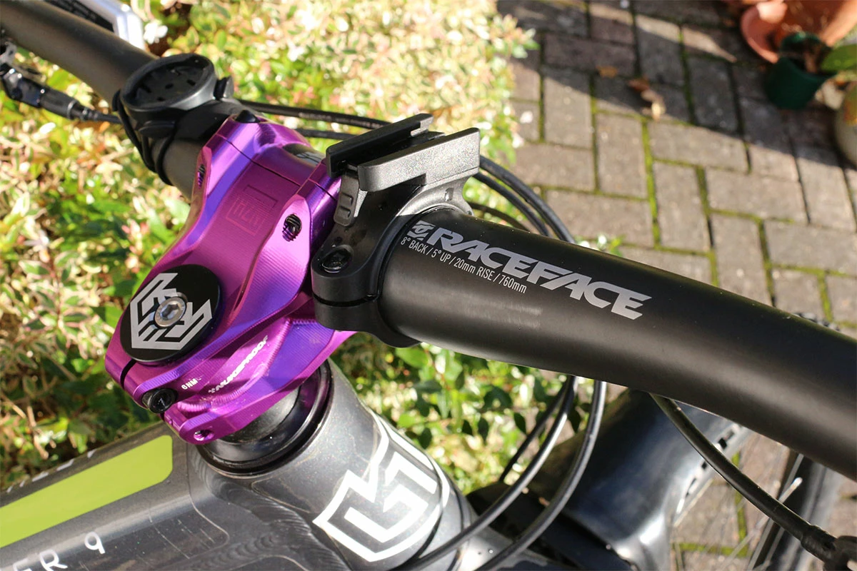 Page de garde -Remorques vélo Soldes race face next handlebar close up